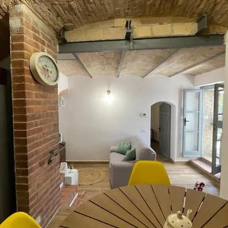 Casa Di Duccio アパート モントーネ